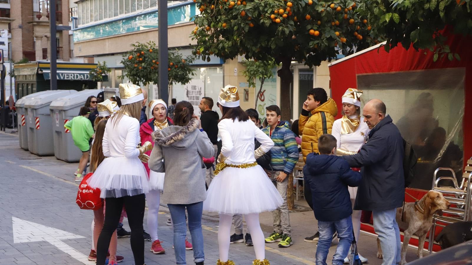 Los disfraces más divertidos y originales corrieron por las calles de la Ciudad del Sol en la última carrera del año.