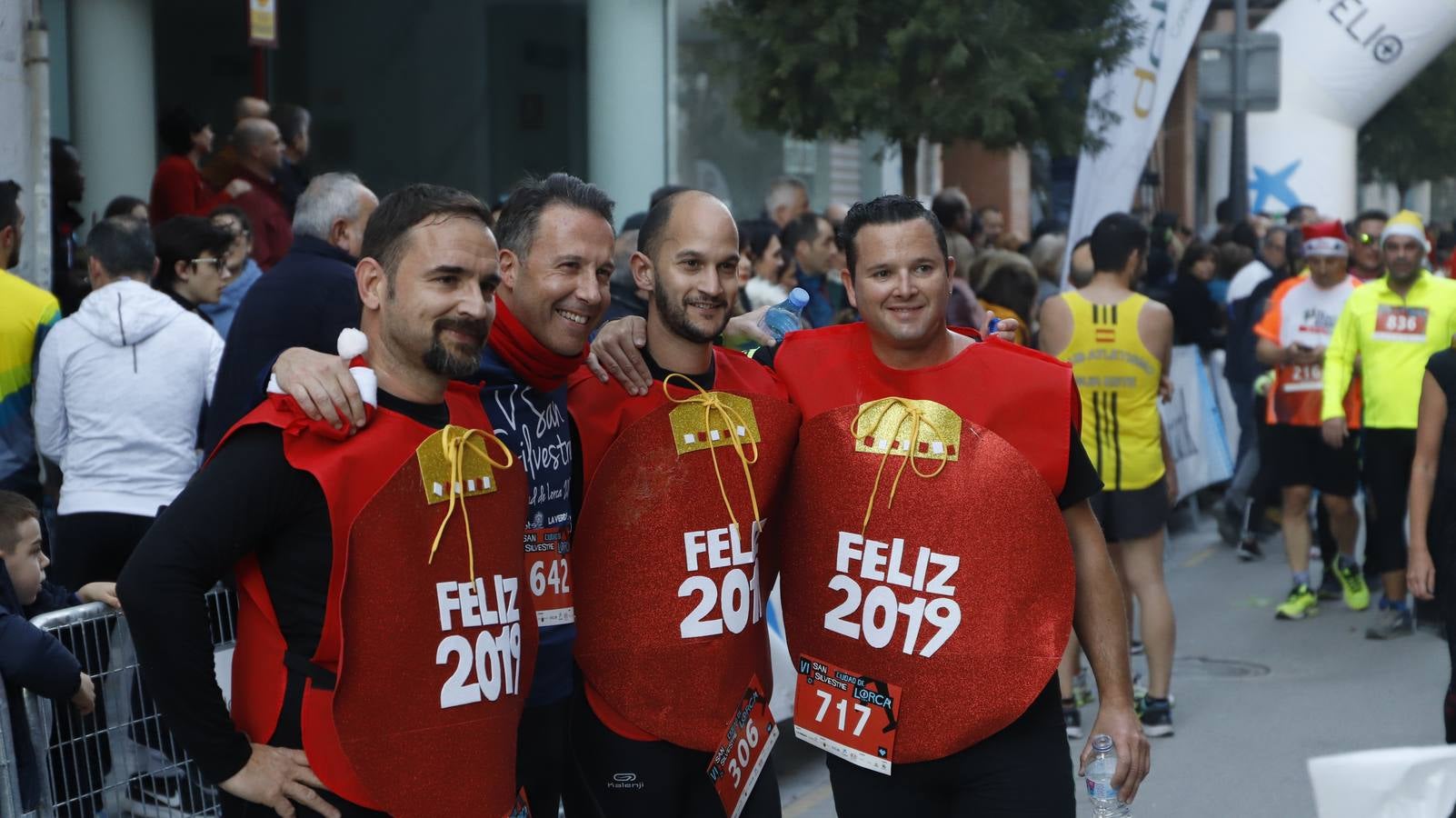 Los disfraces más divertidos y originales corrieron por las calles de la Ciudad del Sol en la última carrera del año.