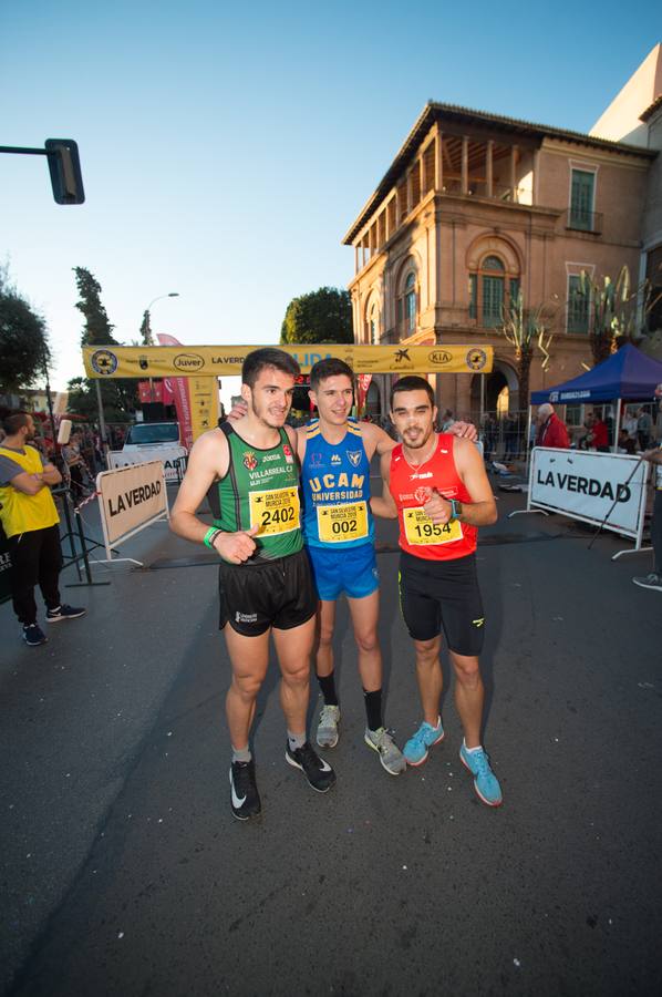 La carrera más divertida del mundo alejó durante unas horas el protagonismo en la tarde de Nochevieja de la plaza de las Flores y de Pérez Casas