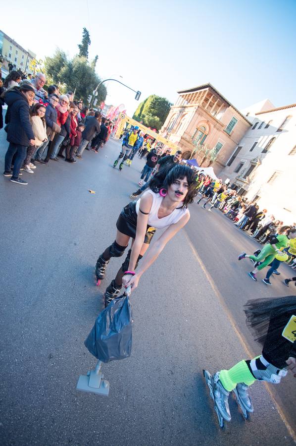 Miles de corredores se agolpan en la salida de la última carrera del año en Murcia