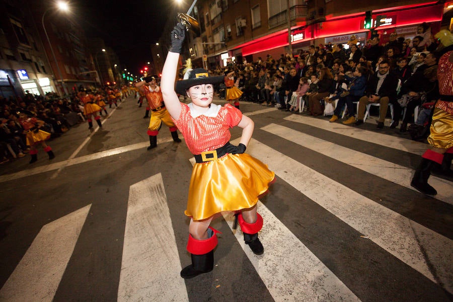 Unas 70.000 personas presenciaron un desfile que contó con los cuentos clásicos y tradicionales como hilo conductor