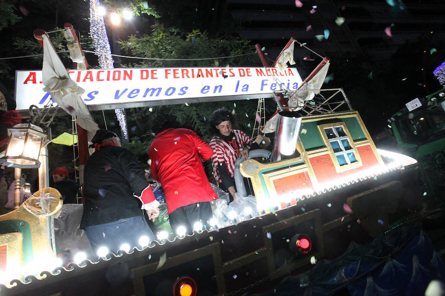 Unas 70.000 personas presenciaron un desfile que contó con los cuentos clásicos y tradicionales como hilo conductor