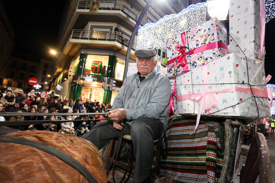 Unas 70.000 personas presenciaron un desfile que contó con los cuentos clásicos y tradicionales como hilo conductor