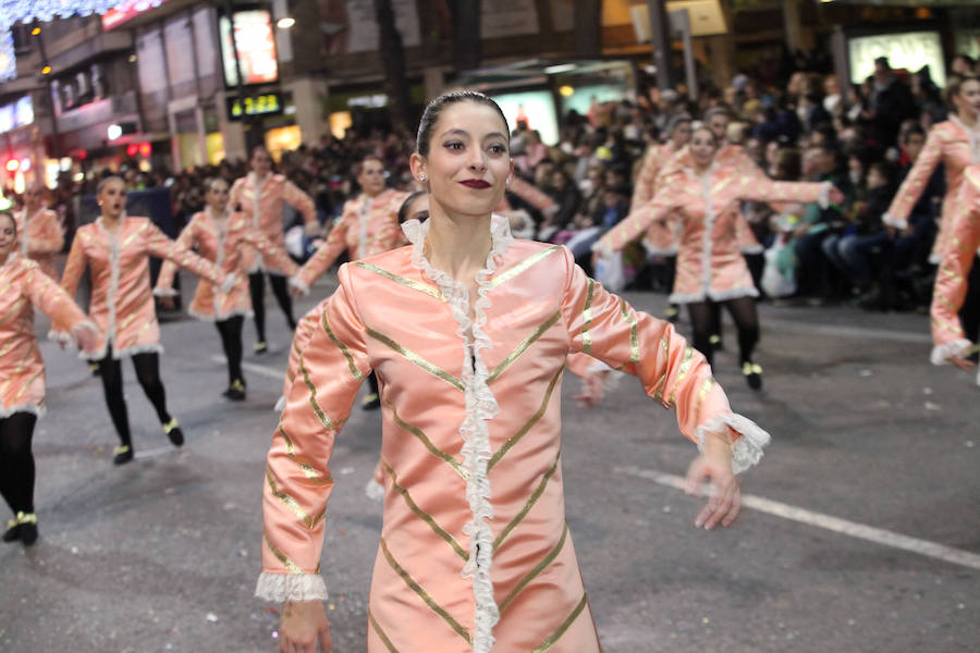 Unas 70.000 personas presenciaron un desfile que contó con los cuentos clásicos y tradicionales como hilo conductor