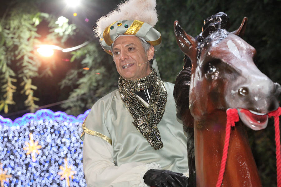 Unas 70.000 personas presenciaron un desfile que contó con los cuentos clásicos y tradicionales como hilo conductor