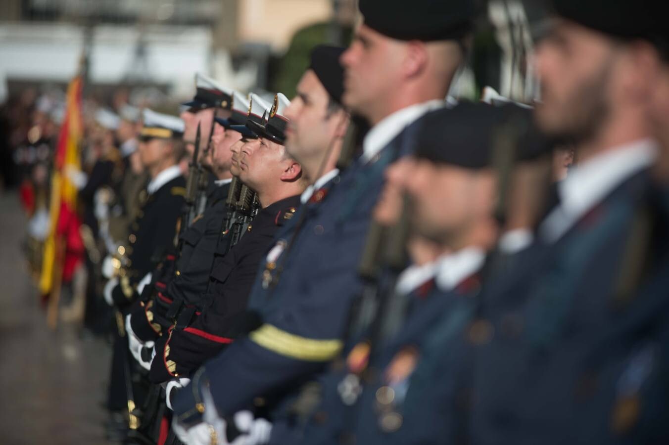 El Almirante de Acción Marítima, vicealmirante Manuel de la Puente Mora-Figueroa, presidió un desfile y una posterior recepción oficial en la sede de Capitanía General