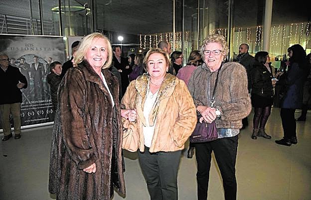 Lola Soto, Julia Mata y Nieves González. 