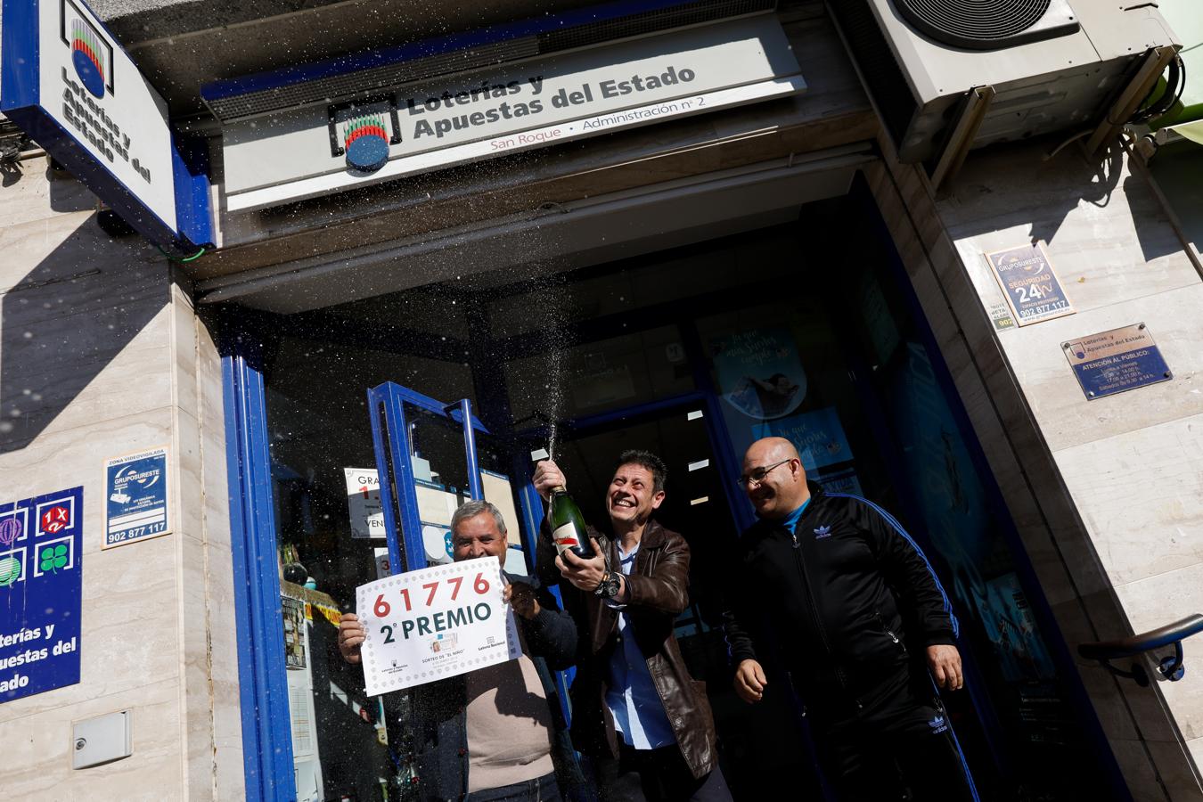 La administración de lotería número 2 de la localidad despachó un único décimo del 61776 a través de terminal electrónico, lo que supone un premio de 75.000 euros