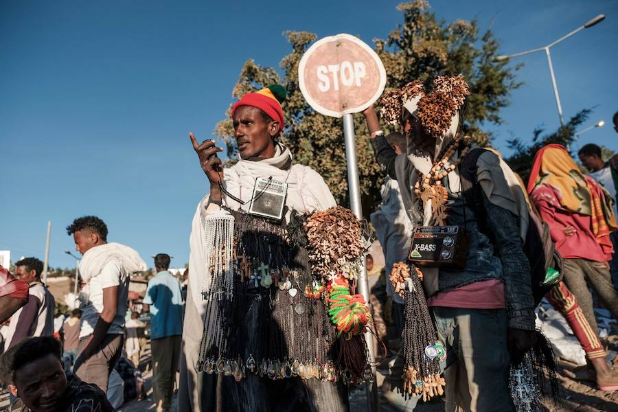 La Navidad ortodoxa etíope llamada Ledet o Genna se celebrará el 7 de enero y atrae peregrinos de todo el país. Las once iglesias excavadas en la roca son uno de los sitios del Patrimonio Mundial de la UNESCO en Etiopía.