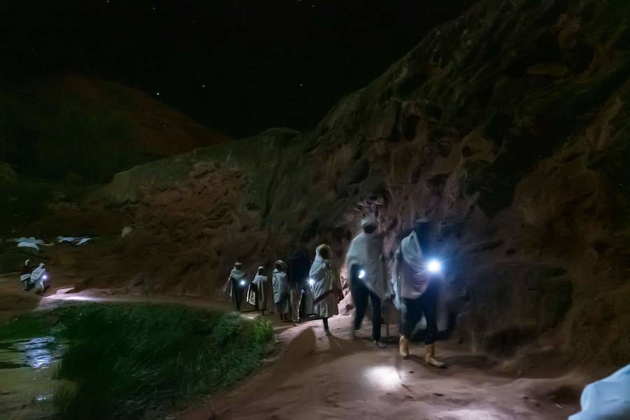 La Navidad ortodoxa etíope llamada Ledet o Genna se celebrará el 7 de enero y atrae peregrinos de todo el país. Las once iglesias excavadas en la roca son uno de los sitios del Patrimonio Mundial de la UNESCO en Etiopía.