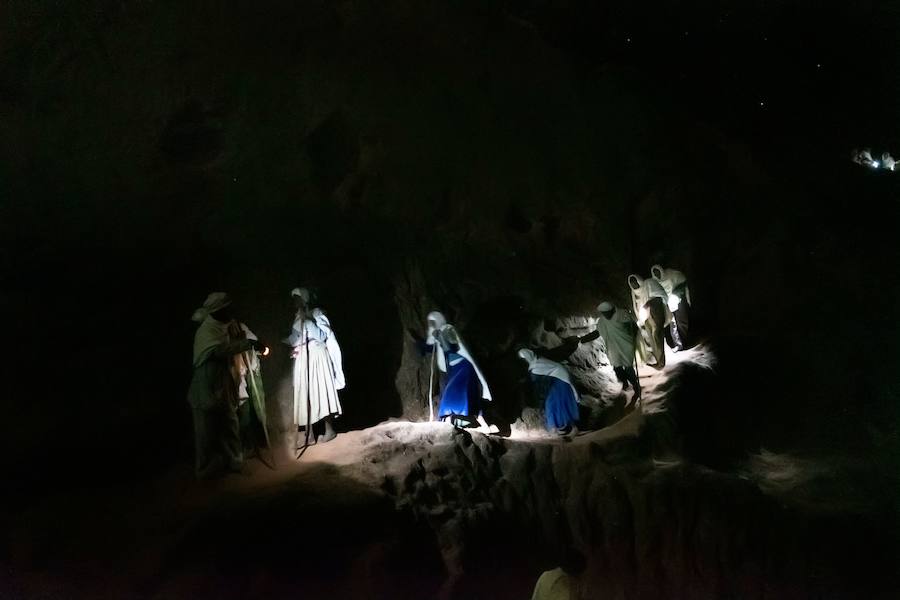 La Navidad ortodoxa etíope llamada Ledet o Genna se celebrará el 7 de enero y atrae peregrinos de todo el país. Las once iglesias excavadas en la roca son uno de los sitios del Patrimonio Mundial de la UNESCO en Etiopía.