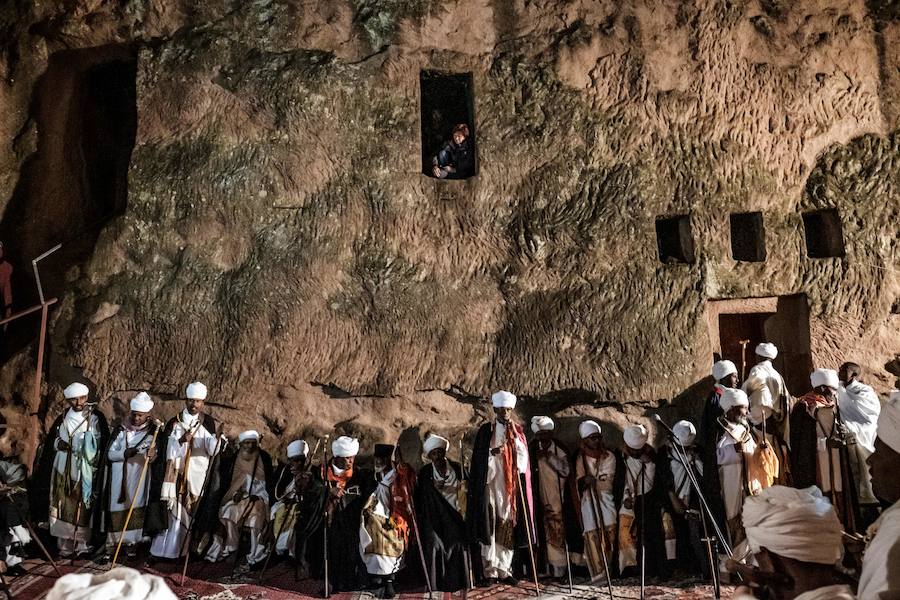 La Navidad ortodoxa etíope llamada Ledet o Genna se celebrará el 7 de enero y atrae peregrinos de todo el país. Las once iglesias excavadas en la roca son uno de los sitios del Patrimonio Mundial de la UNESCO en Etiopía.