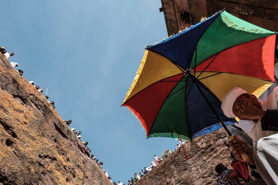 La Navidad ortodoxa etíope llamada Ledet o Genna se celebrará el 7 de enero y atrae peregrinos de todo el país. Las once iglesias excavadas en la roca son uno de los sitios del Patrimonio Mundial de la UNESCO en Etiopía.