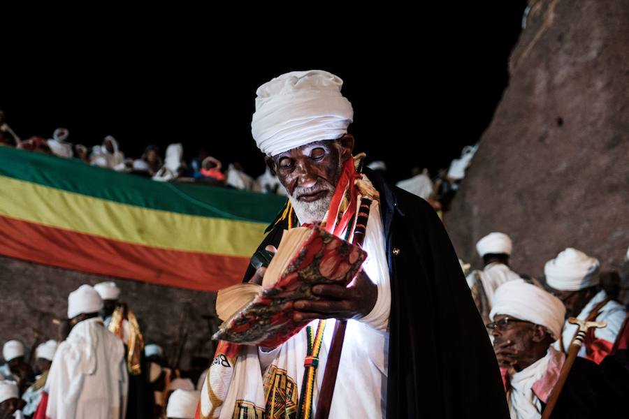 La Navidad ortodoxa etíope llamada Ledet o Genna se celebrará el 7 de enero y atrae peregrinos de todo el país. Las once iglesias excavadas en la roca son uno de los sitios del Patrimonio Mundial de la UNESCO en Etiopía.