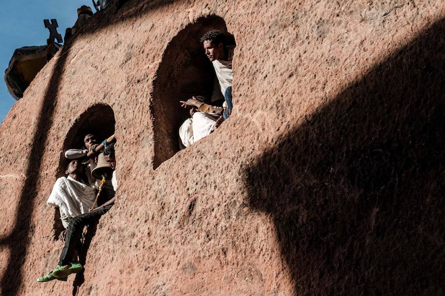 La Navidad ortodoxa etíope llamada Ledet o Genna se celebrará el 7 de enero y atrae peregrinos de todo el país. Las once iglesias excavadas en la roca son uno de los sitios del Patrimonio Mundial de la UNESCO en Etiopía.