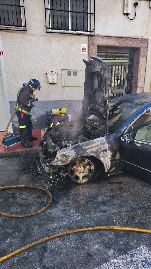 Policía Local y Nacional sospechan que un pirómano o un grupo de jóvenes están detrás de estos actos vandálicos