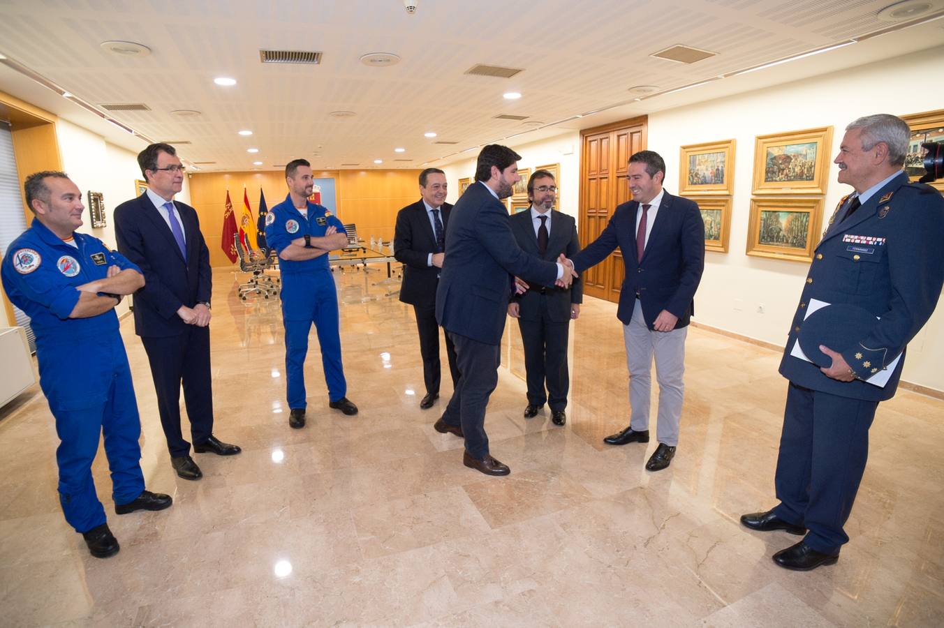 Recogen donativos para fabricar la enseña más grande de España y lanzarla en paracaídas en la conmemoración de su 175 aniversario