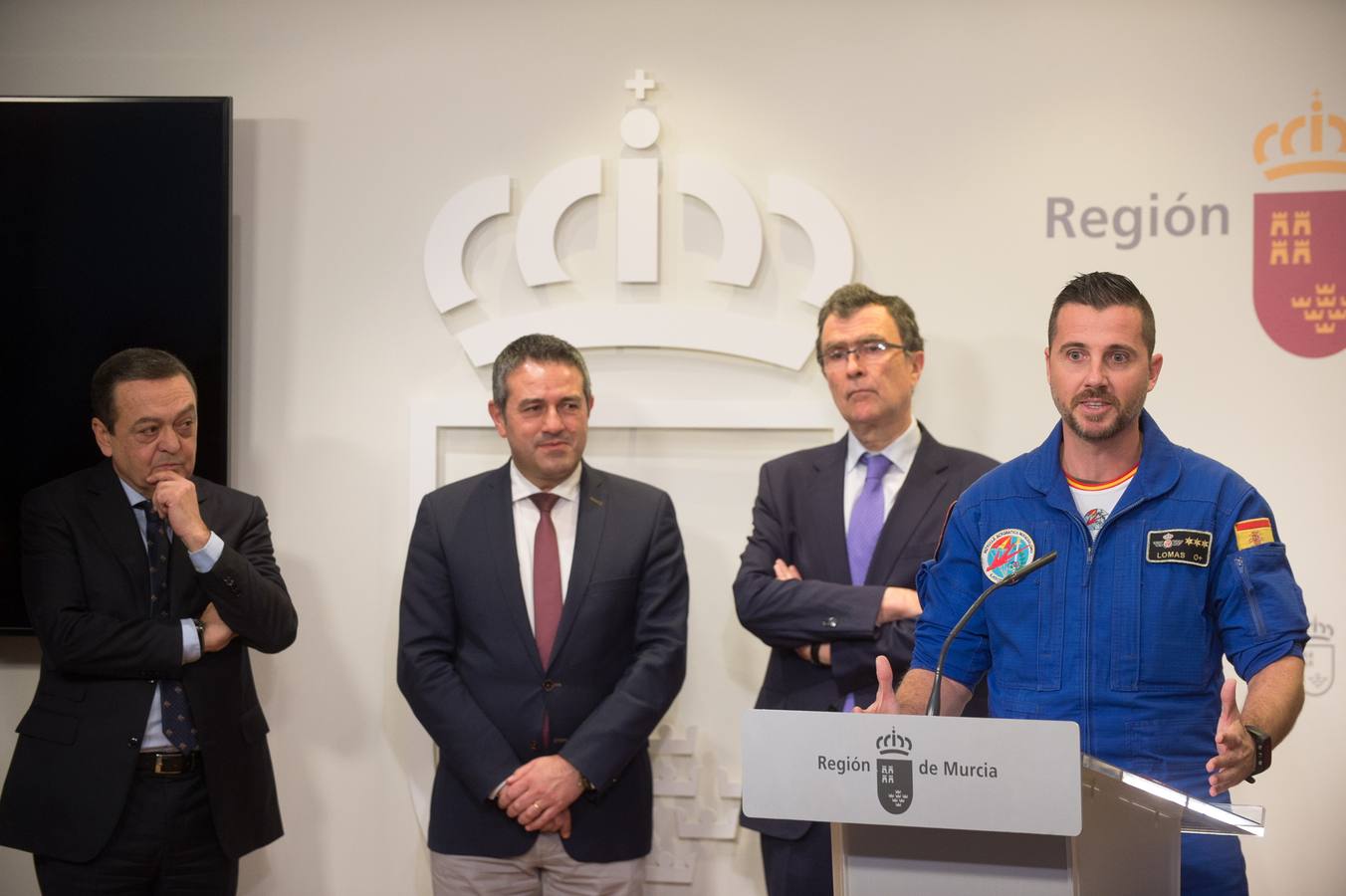 Recogen donativos para fabricar la enseña más grande de España y lanzarla en paracaídas en la conmemoración de su 175 aniversario