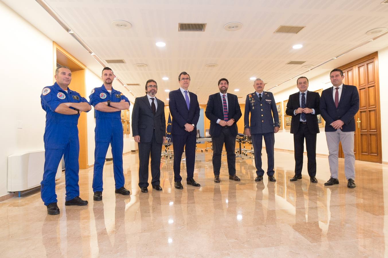 Recogen donativos para fabricar la enseña más grande de España y lanzarla en paracaídas en la conmemoración de su 175 aniversario