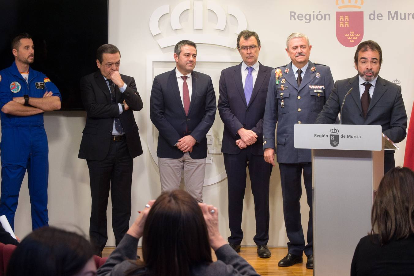 Recogen donativos para fabricar la enseña más grande de España y lanzarla en paracaídas en la conmemoración de su 175 aniversario