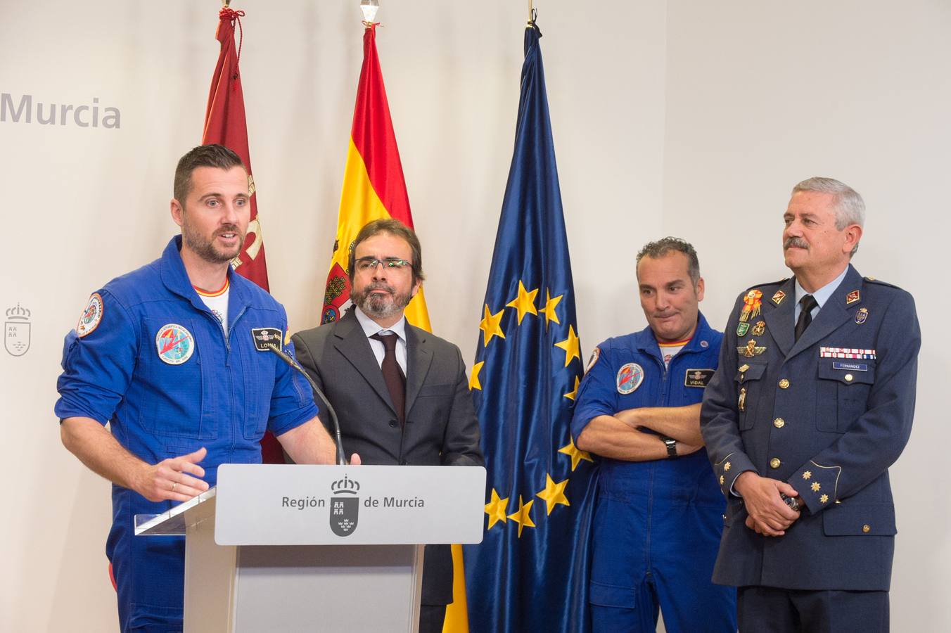 Recogen donativos para fabricar la enseña más grande de España y lanzarla en paracaídas en la conmemoración de su 175 aniversario