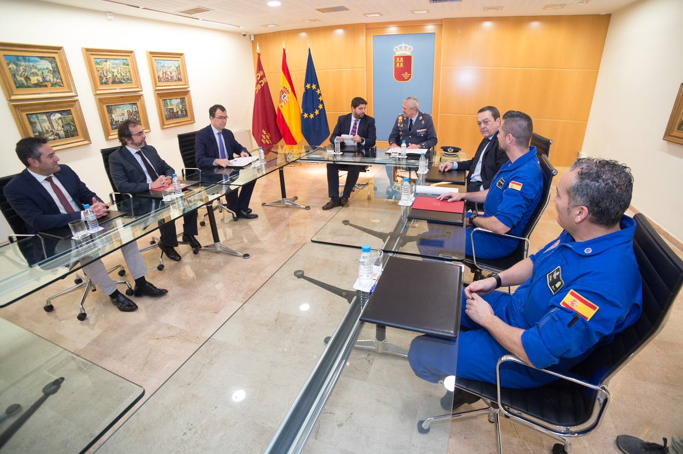 Recogen donativos para fabricar la enseña más grande de España y lanzarla en paracaídas en la conmemoración de su 175 aniversario