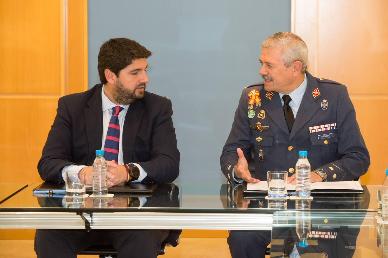 Recogen donativos para fabricar la enseña más grande de España y lanzarla en paracaídas en la conmemoración de su 175 aniversario