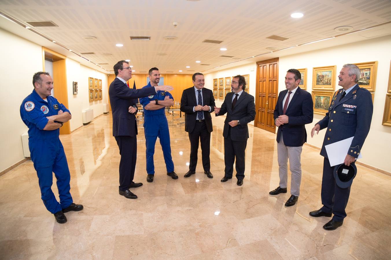 Recogen donativos para fabricar la enseña más grande de España y lanzarla en paracaídas en la conmemoración de su 175 aniversario