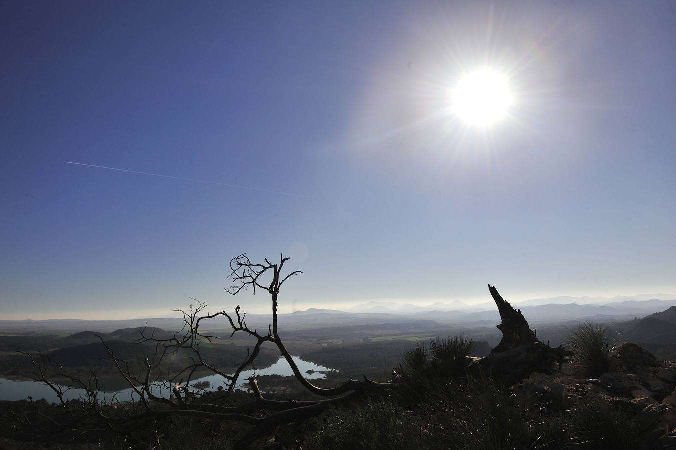 Un increíble paseo por la Senda de los Estraperlistas, con ascensión a la cima de la Albarda