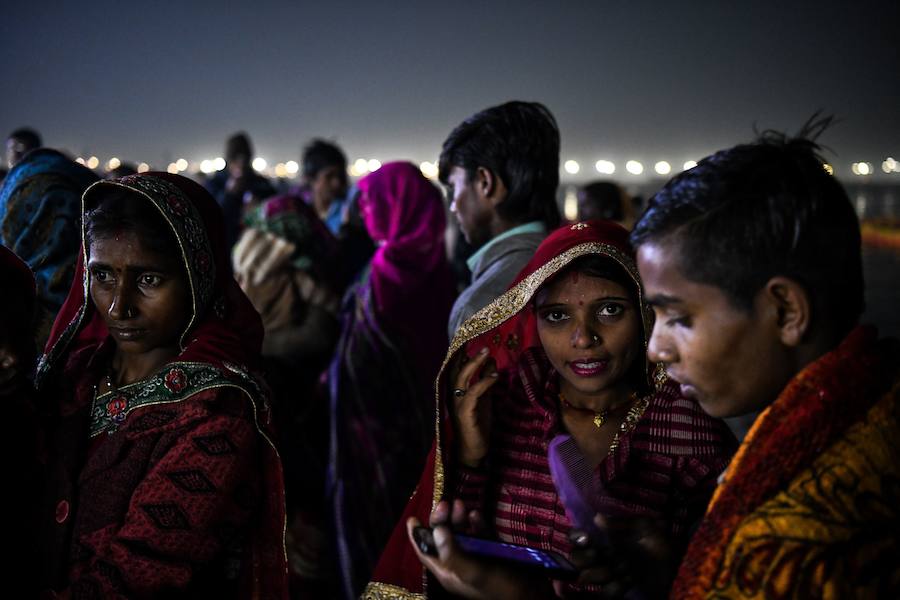 El festival Kumbh Mela atrae a millones de peregrinos hindúes a la confluencia sagrada de los ríos Yamuna y Ganges durante 49 días entre el 15 de enero y el 4 de marzo.