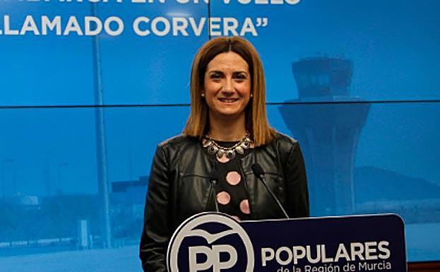 Patricia Fernández, vicesecretaria regional de Política Autonómica del Partido Popular en la Región, durante su comparecencia este lunes.