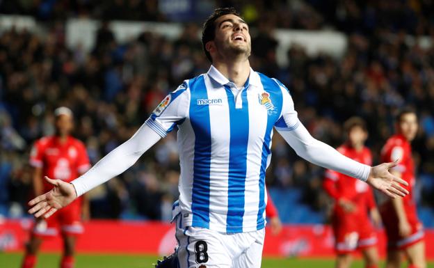 Mikel Merino celebra el 1-0 para la Real Sociedad. 