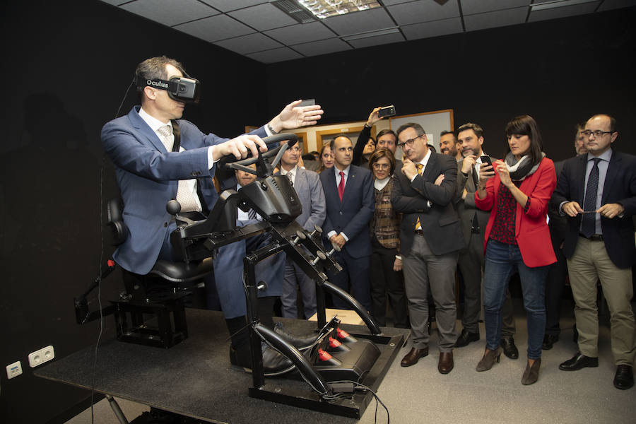 Visita del ministro de Ciencia y Universidades Pedro Duque al edificio de la UPCT y la empresa MTorres dentro del parque tecnológico de Fuente Álamo.