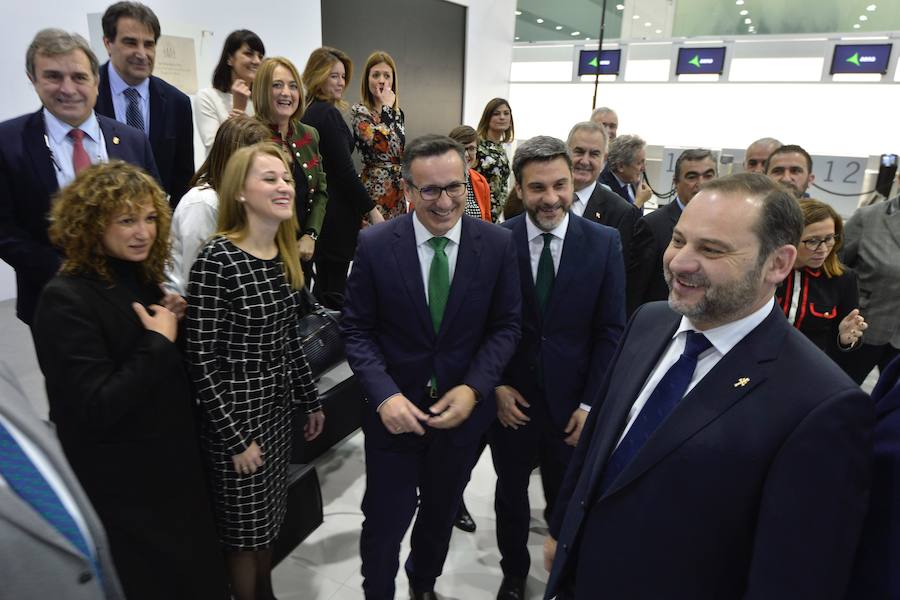 Autoridades de distintos ámbitos de la Región disfrutaron de un almuerzo en las instalaciones del nuevo aeródromo que abrió sus puertas este martes