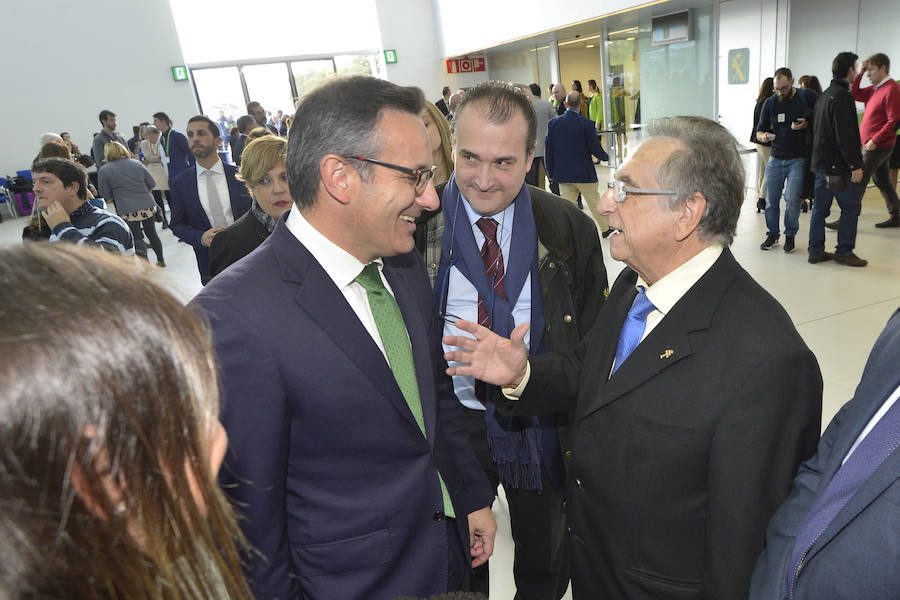 Autoridades de distintos ámbitos de la Región disfrutaron de un almuerzo en las instalaciones del nuevo aeródromo que abrió sus puertas este martes