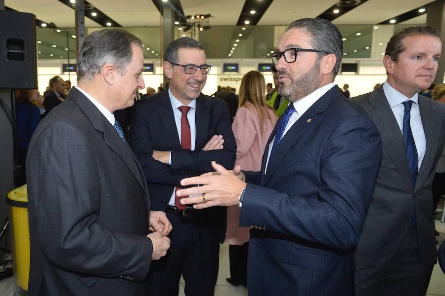 Autoridades de distintos ámbitos de la Región disfrutaron de un almuerzo en las instalaciones del nuevo aeródromo que abrió sus puertas este martes