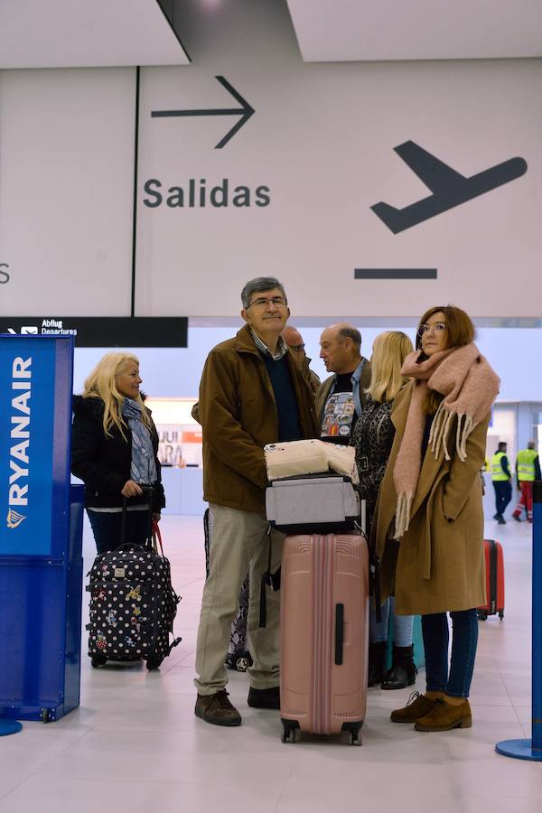 El primer avión en tocar tierra llegó con 25 minutos de antelación tras completar un vuelo sin incidentes