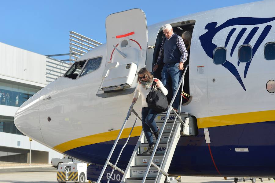 El primer avión en tocar tierra llegó con 25 minutos de antelación tras completar un vuelo sin incidentes