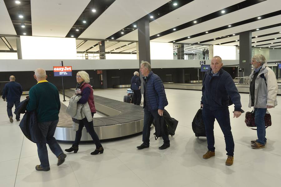 El primer avión en tocar tierra llegó con 25 minutos de antelación tras completar un vuelo sin incidentes