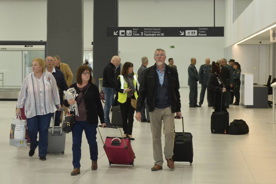 El primer avión en tocar tierra llegó con 25 minutos de antelación tras completar un vuelo sin incidentes