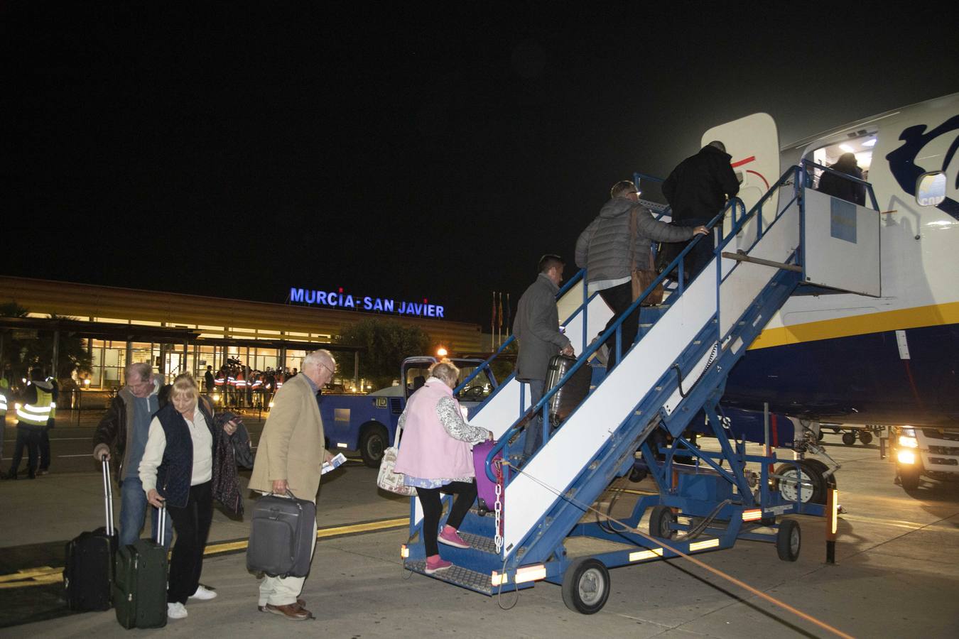 Los empleados del aeropuerto de San Javier realizaron la mudanza a las instalaciones de Corvera. Los últimos pasajeros de San Javier se despiden. 