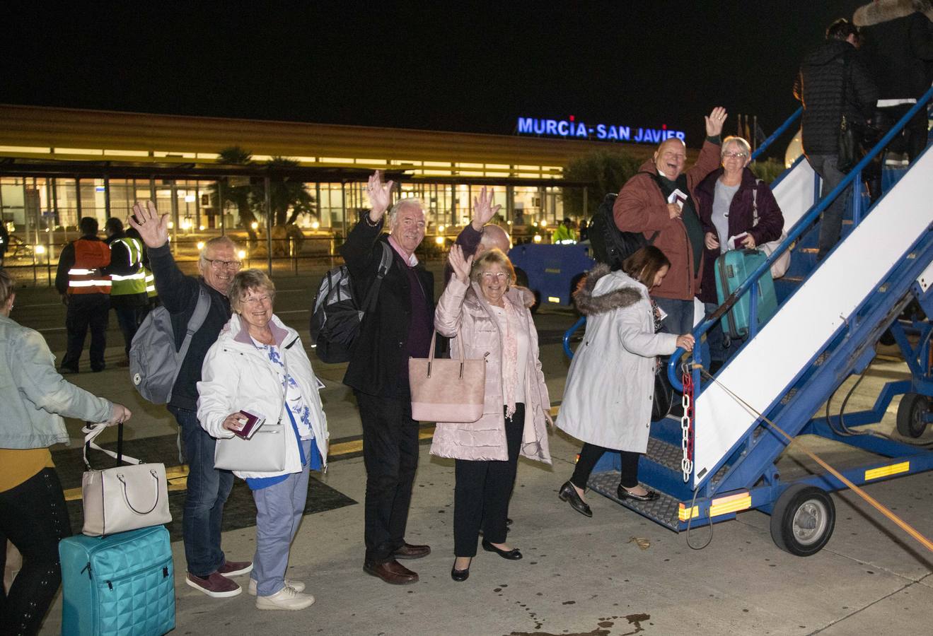 Los empleados del aeropuerto de San Javier realizaron la mudanza a las instalaciones de Corvera. Los últimos pasajeros de San Javier se despiden. 