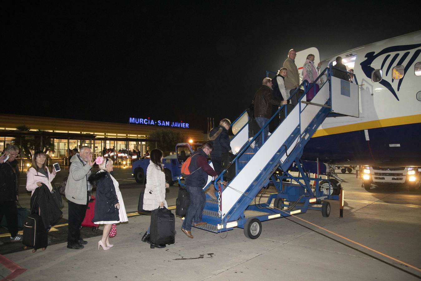 Los empleados del aeropuerto de San Javier realizaron la mudanza a las instalaciones de Corvera. Los últimos pasajeros de San Javier se despiden. 