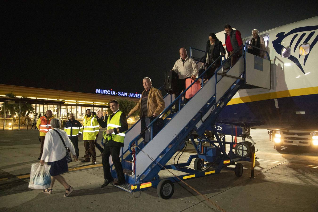 Los empleados del aeropuerto de San Javier realizaron la mudanza a las instalaciones de Corvera. Los últimos pasajeros de San Javier se despiden. 