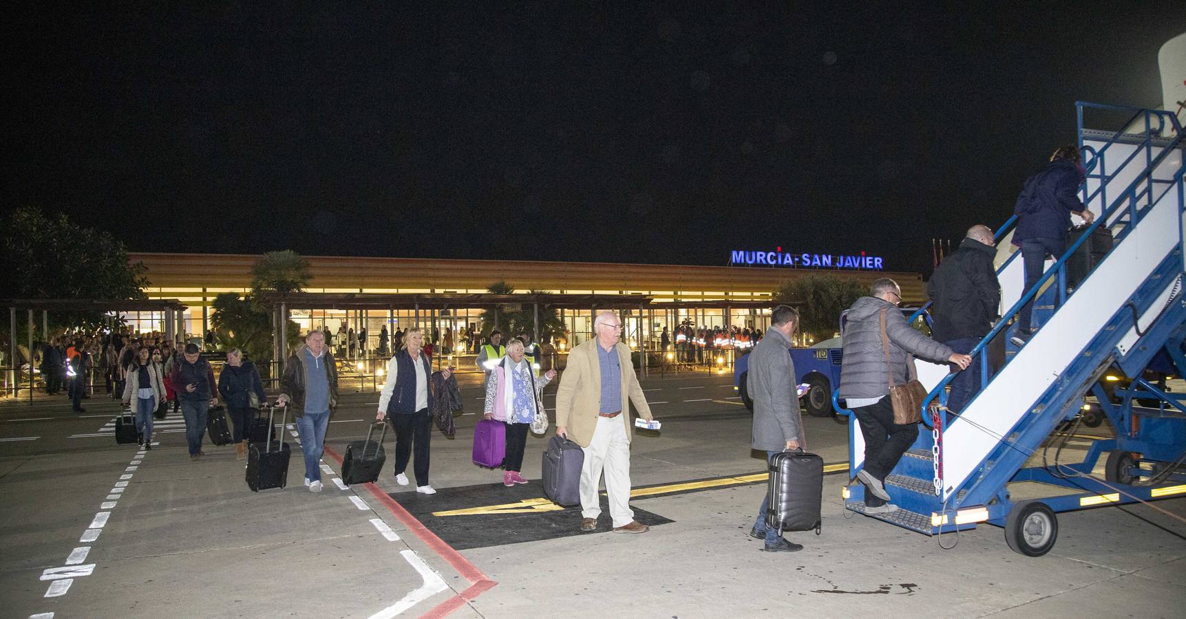 Los empleados del aeropuerto de San Javier realizaron la mudanza a las instalaciones de Corvera. Los últimos pasajeros de San Javier se despiden. 