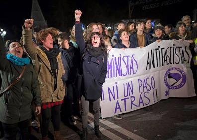 Imagen secundaria 1 - Varias concentraciones feministas en contra de la ultraderecha. 