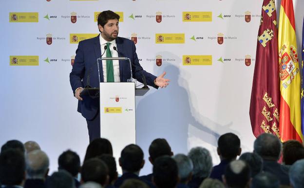 El presidente de la Comunidad, Fernando López Miras, en la inauguración del aeropuerto internacional de la Región.