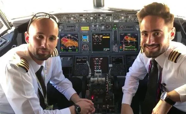 Pablo Pérez Cuadrado, comandante del vuelo FR1824 de Ryanair, y el primer oficial Carlos Soriano.
