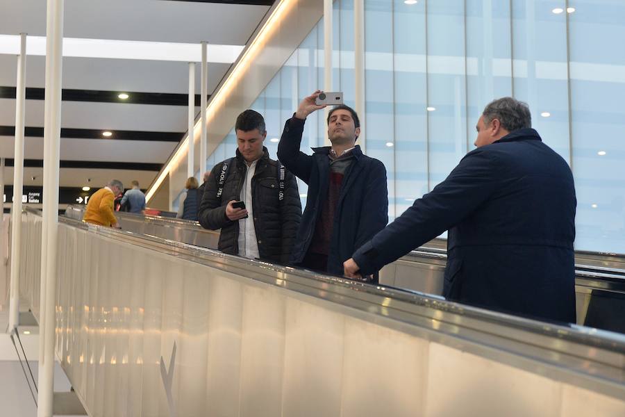 El primer avión en tocar tierra llegó con 25 minutos de antelación tras completar un vuelo sin incidentes