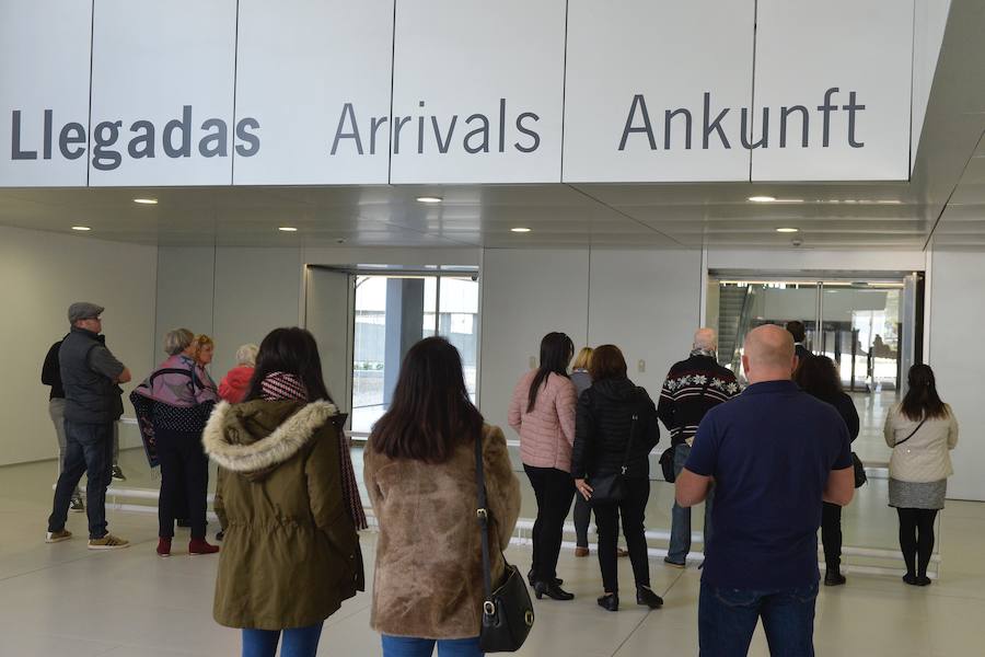 El primer avión en tocar tierra llegó con 25 minutos de antelación tras completar un vuelo sin incidentes